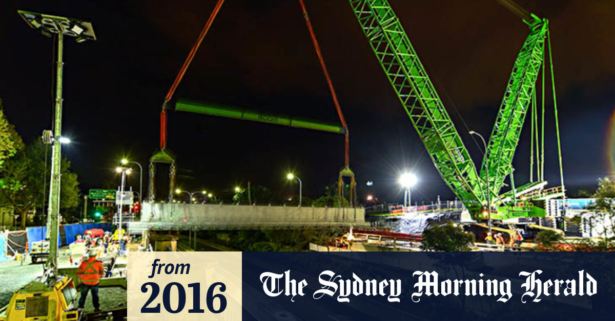 Video Timelapse light rail bridge over the Eastern Distributor